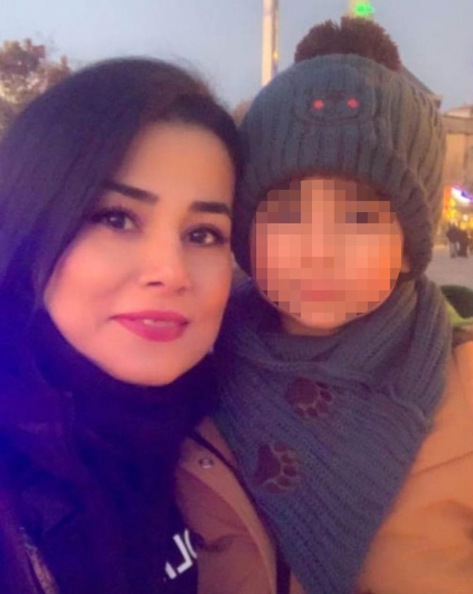 Otomobilin Arka Koltuğunda Yaşanan Her Şeyi İzledi