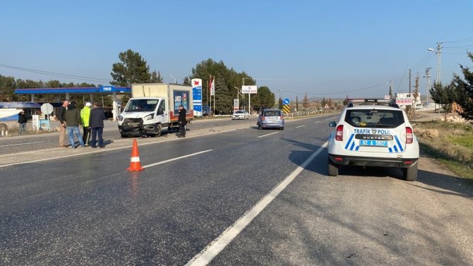 Kamyonet Otomobile Çarptı: 7 Yaralı