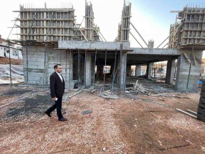 Besni Kaymakamı Partal’dan Okul İnşaatlarına İnceleme