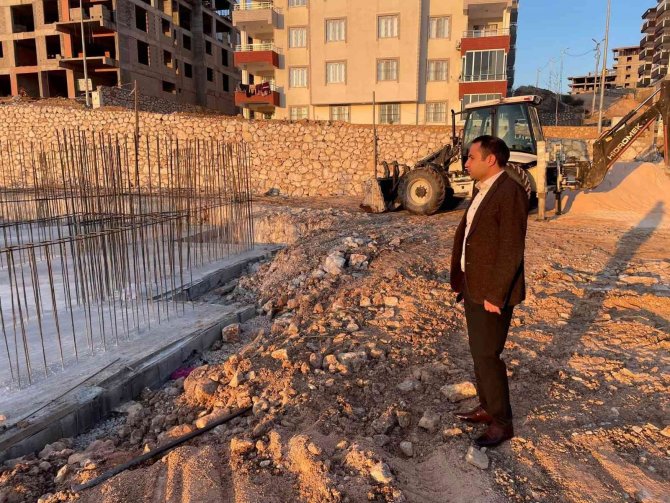Besni Kaymakamı Partal’dan Okul İnşaatlarına İnceleme