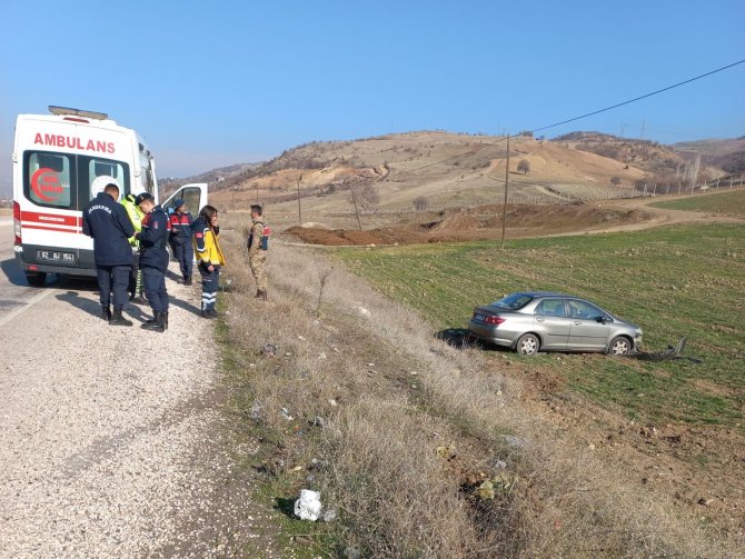 Şarampole Yuvarlanan Otomobilin Sürücüsü Yaralandı