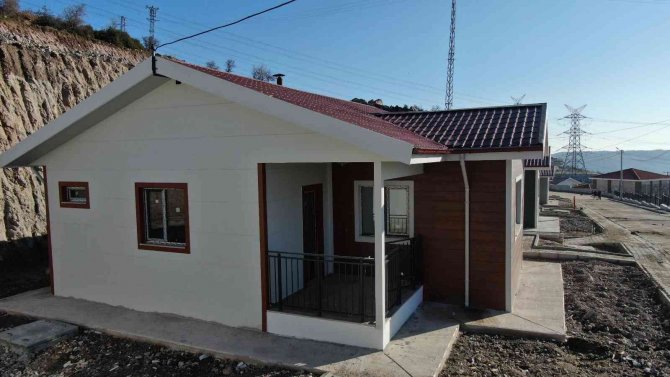 Heyelan Mağdurları Evlerine Kavuşuyor