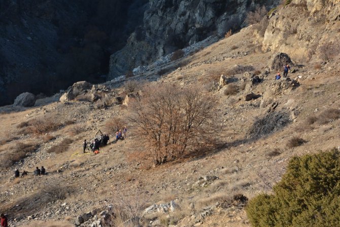 Hafif Ticari Araç 300 Metrelik Uçurumdan Aşağı Düştü: 1 Ölü