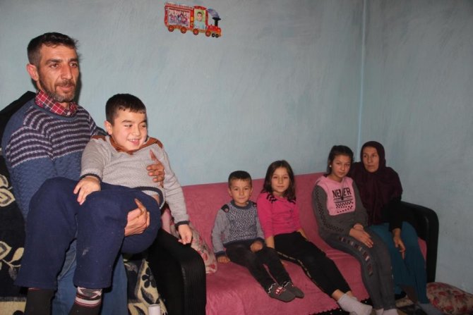 Kas Hastası Oğlunu Hastaneye Rahat Götürmek İçin Daha İyi Otomobil Alayım Derken Eski Otomobilinden De Oldu