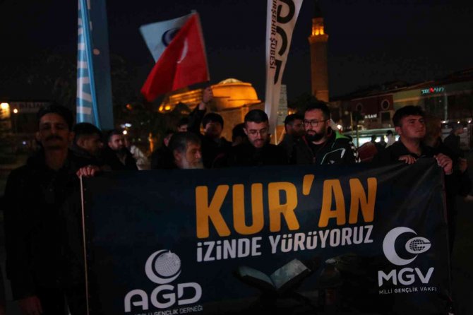 Agd’li Gençler, İ̇sveç’te Kur’an’ın Yakılmasına Tepki Gösterdi