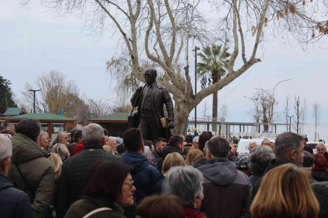 Uğur Mumcu, Sinop’ta İsminin Verildiği Meydanda Anıldı