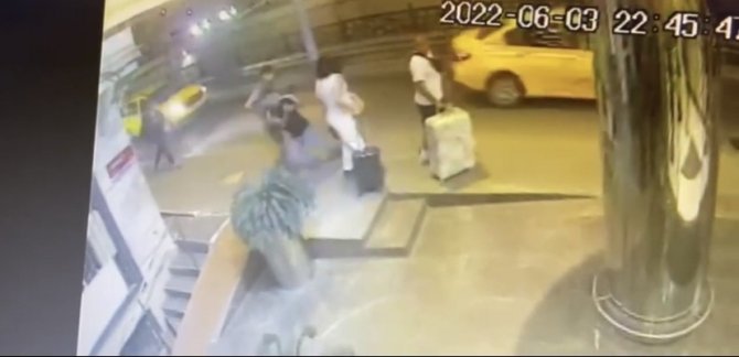İ̇stanbul’da Kadınları Hedef Alan Kapkaççılar Kamerada: Güven Timleri Çeteyi Çökertti