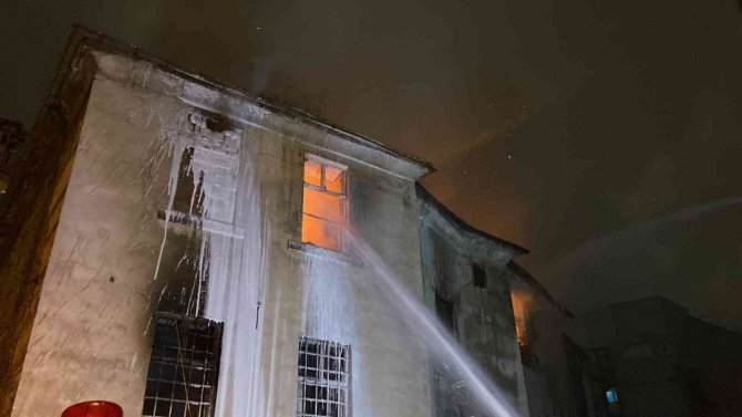 Beyoğlu’nda Ermeni Kilisesi’ndeki Yangında Ölü Sayısı 2’ye Çıktı