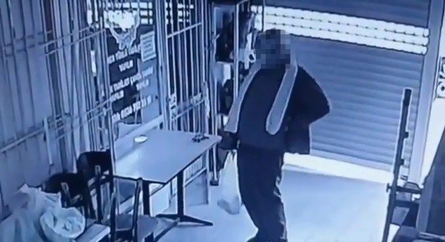 Önce Isınma Hareketleri Yaptı, Sonra Telefonu Çaldı