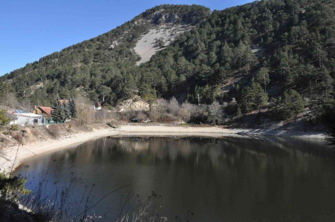Sünnet Gölü’ne Gelen Ziyaretçiler Umduğunu Bulamıyor