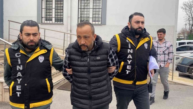 Bursa’da Kızının Gözü Önünde 41 Yaşındaki Kadını Öldüren Saplantılı Aşık, Adliyeye Sevk Edildi