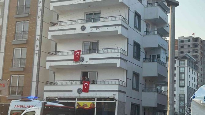 Şehit Ateşi Hatay’a Düştü, Baba Evine Türk Bayrakları Asıldı