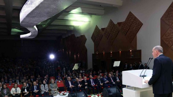 Cumhurbaşkanı Erdoğan: "Sanatı Belli Kalıplara, Belli Dayatmalara Hapseden İdeolojik Yaklaşımları Kabul Etmiyoruz"