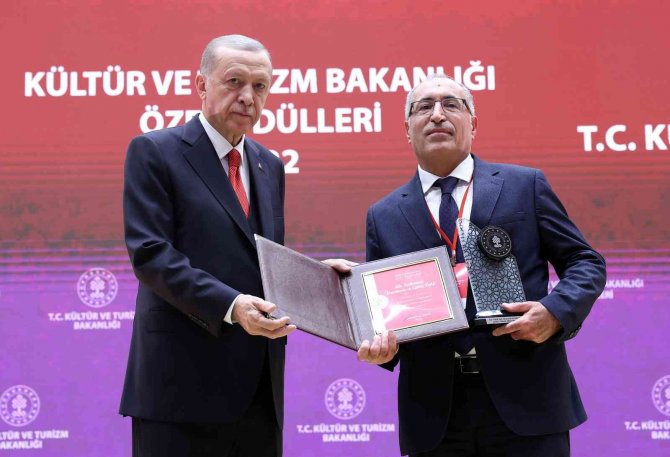 Cumhurbaşkanı Erdoğan: "Sanatı Belli Kalıplara, Belli Dayatmalara Hapseden İdeolojik Yaklaşımları Kabul Etmiyoruz"