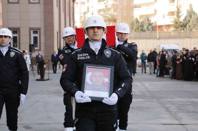 Diyarbakır’da Trafik Kazasında Şehit Olan Polis Memuru İçin Tören Düzenlendi