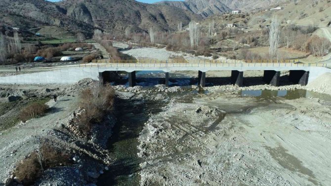 Diyarbakır’da Aygün-tuzla Köprüsü 3 İlçeyi Birleştirdi