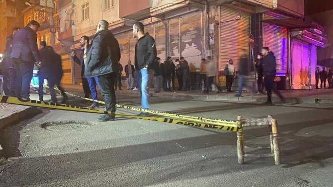 Berber Ve Kardeşi Önce Darp Edildi Sonra Silahla Yaralandı
