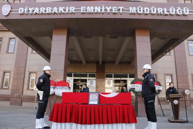 Diyarbakır’da Trafik Kazasında Şehit Olan Polis Memuru İçin Tören Düzenlendi