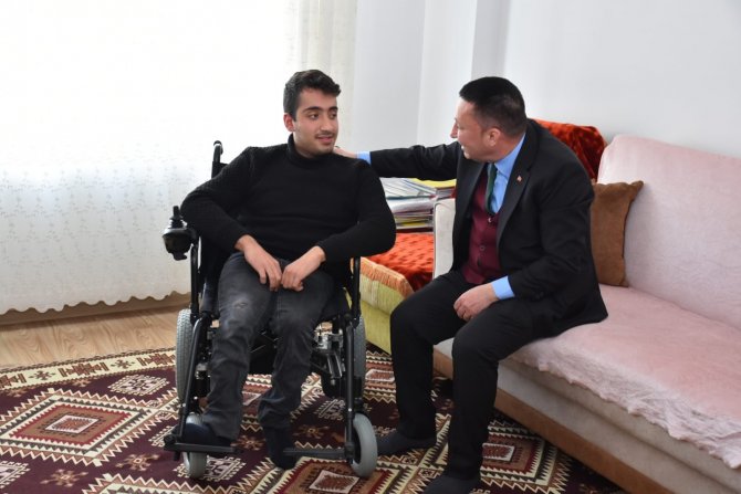 Bağlar Belediye Başkanı Beyoğlu, Engeli Lise Öğrencisinin Hayalini Gerçekleştirdi