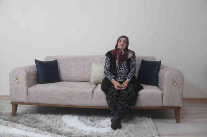 Elazığ Depreminde Kızını Kaybeden Acılı Anne: "3 Yıl Hiç Unutamadım, Sanki Kızımı Yeni Gömdüm”