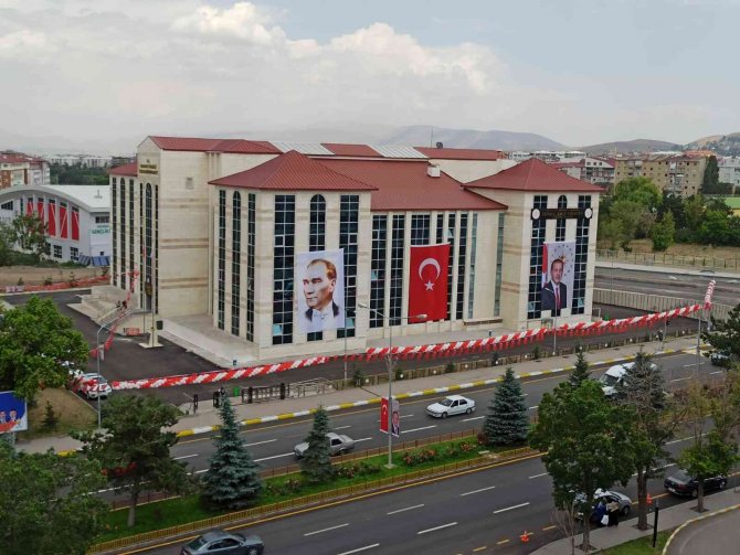 İ̇smail Saib Sencer İ̇l Halk Kütüphanesi Müdürlüğü 600 Bini Aşkın Materyal İle Okurlara Hizmet Veriyor