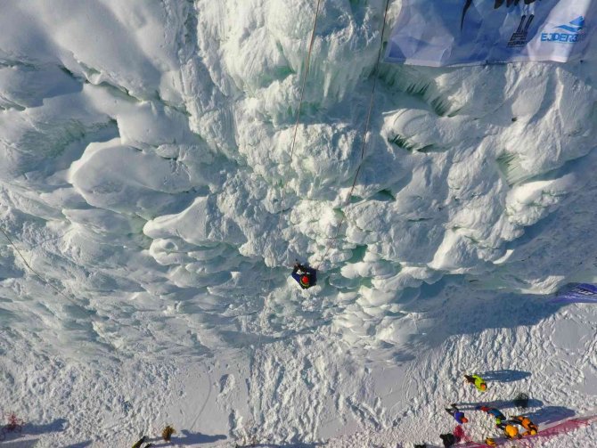 Sporcuların İlgi Odağı Buz Duvarı Dron İle Görüntülendi