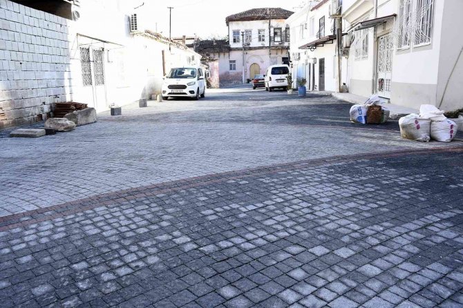 Eski Kuşadası’nın Tarihi Sokakları Aslına Uygun Olarak Yenilendi