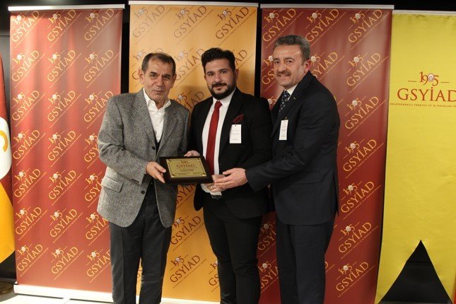 Dursun Özbek: “Sürpriz Projemiz Var”