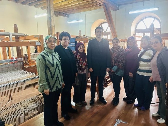 Gazenne Dokuması Kadınlara Hem Meslek Hem De Gelir Kapısı Oluyor