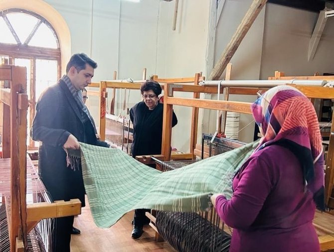 Gazenne Dokuması Kadınlara Hem Meslek Hem De Gelir Kapısı Oluyor