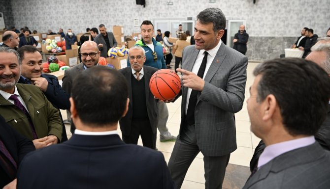 Okullara 1.5 Milyon Tl’lik Spor Malzemesi Yardımı