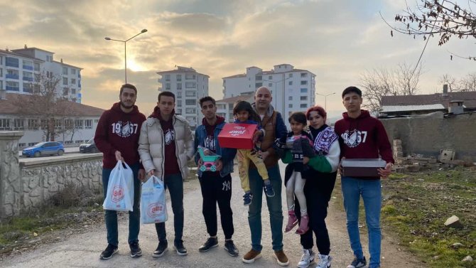 Gençlik 23’ün Kampanyası Yürekleri Isıttı