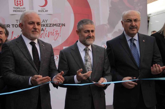 Bakan Nebati: “Kızılay Sadece Kan Bağışı Yürüten Bir Yer Değil”
