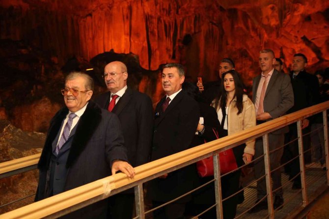 Gölbaşı Belediye Başkanı Ramazan Şimşek, Mevlüt Karakaya İle Beraber Tulumtaş Mağarası’nı Gezdi