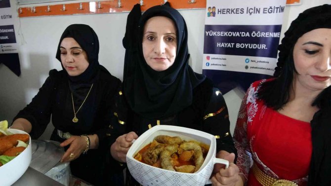 Yüksekovalı Kadınlar Fistan Giyip Yöresel Yemek Yaptı