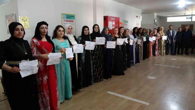 Yüksekovalı Kadınlar Fistan Giyip Yöresel Yemek Yaptı