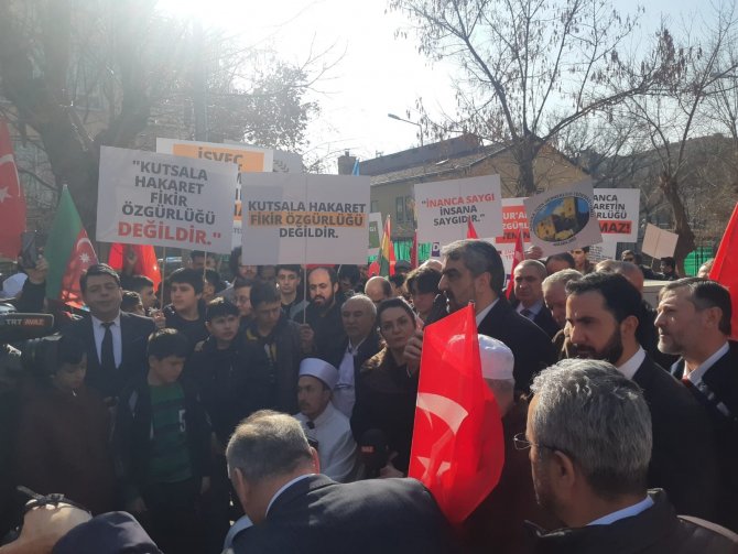 Sivil Toplum Kuruluşlarından İ̇sveç Büyükelçiliği Önünde Protesto