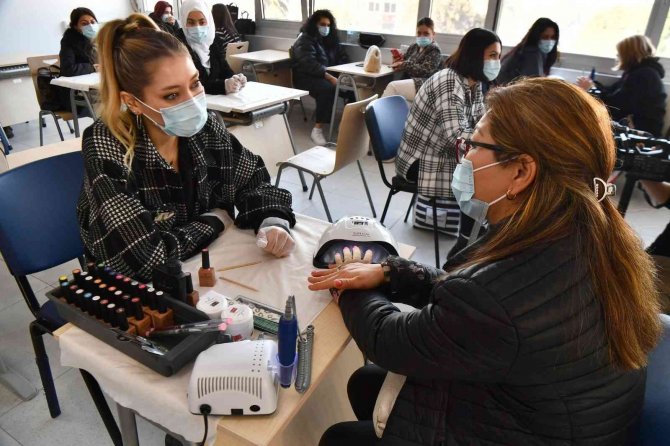 Tırnak Sanatını Meslek Fabrikası İle Öğrendiler