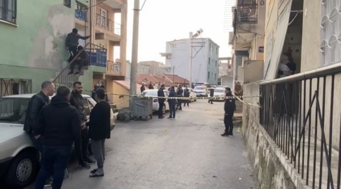 İ̇zmir’de Sokak Ortasında Silahlı Çatışma: 3 Yaralı