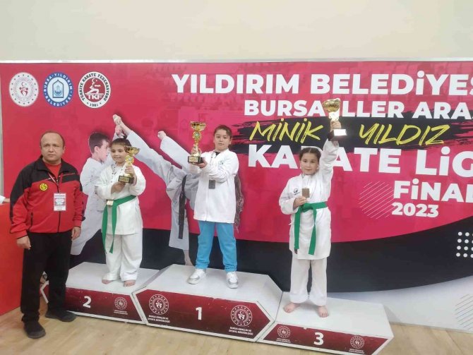 İ̇zmit Belediyesporlu Karateciler Bursa’dan Madalyalarla Döndü