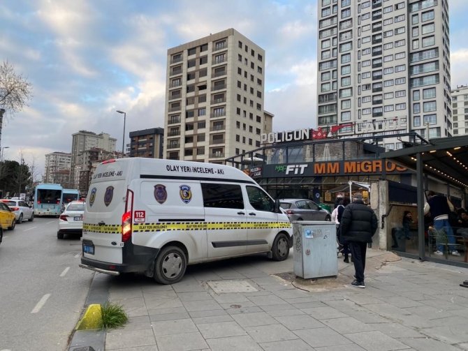 Kadıköy’de Poligona Gelen Şahıs Silahla Kendi Kafasına Ateş Etti