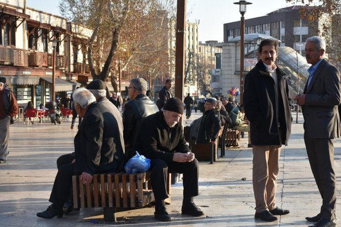 Vatandaşlar Yazdan Kalma Günlerin Tadını Çıkartıyor