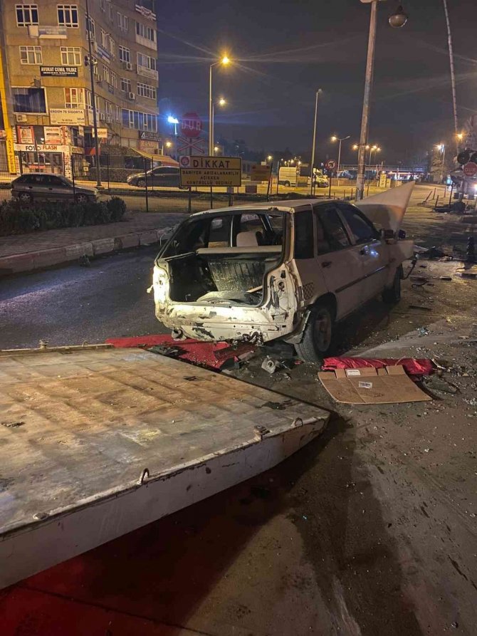 Polisten Kaçan Alkollü Şahıs Önce Dükkana Sonra Direğe Çarptı