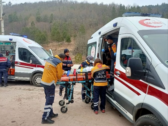 Dereye Uçan Otomobilin Sürücüsü Hayatını Kaybetti
