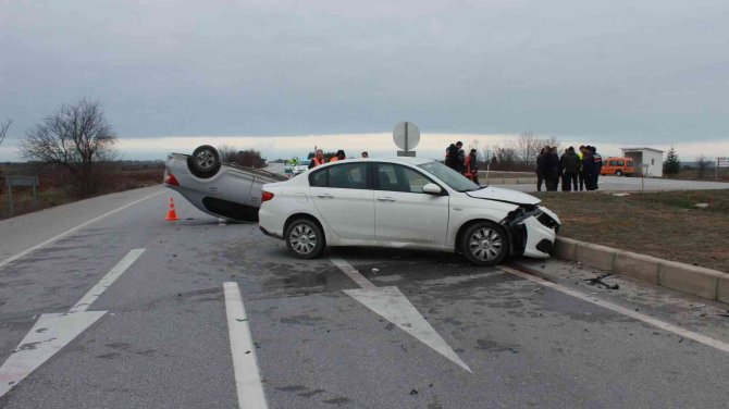 Kırklareli’nde Otomobiller Çarpıştı: 3 Yaralı