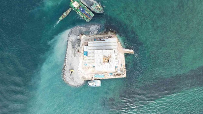 Kız Kulesi’nde Türk Bayrağı Ve Alem Ortaya Çıktı