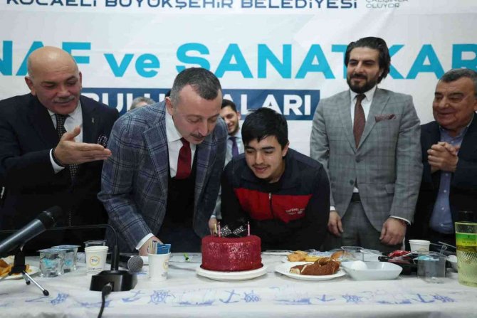 Büyükşehir Belediye Başkanından Çırak İstediler
