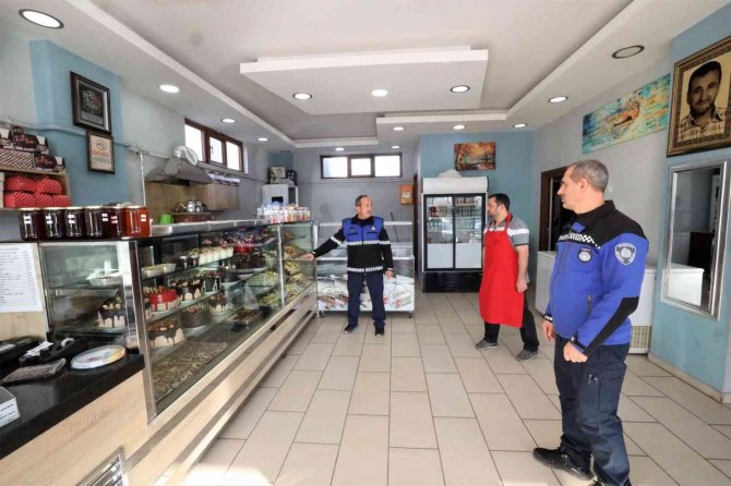 Zabıta Ekipleri Pastaneleri Denetledi