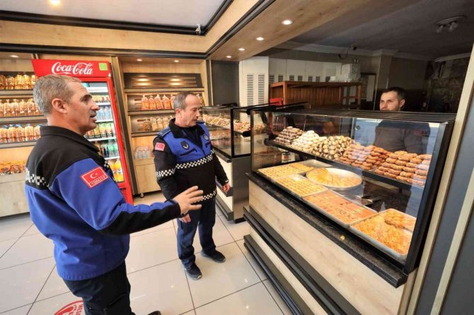 Zabıta Ekipleri Pastaneleri Denetledi