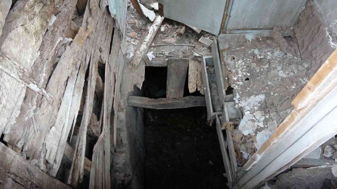 İ̇zmit’in Tarihe Tanıklık Eden Evleri Bakın Ne Halde